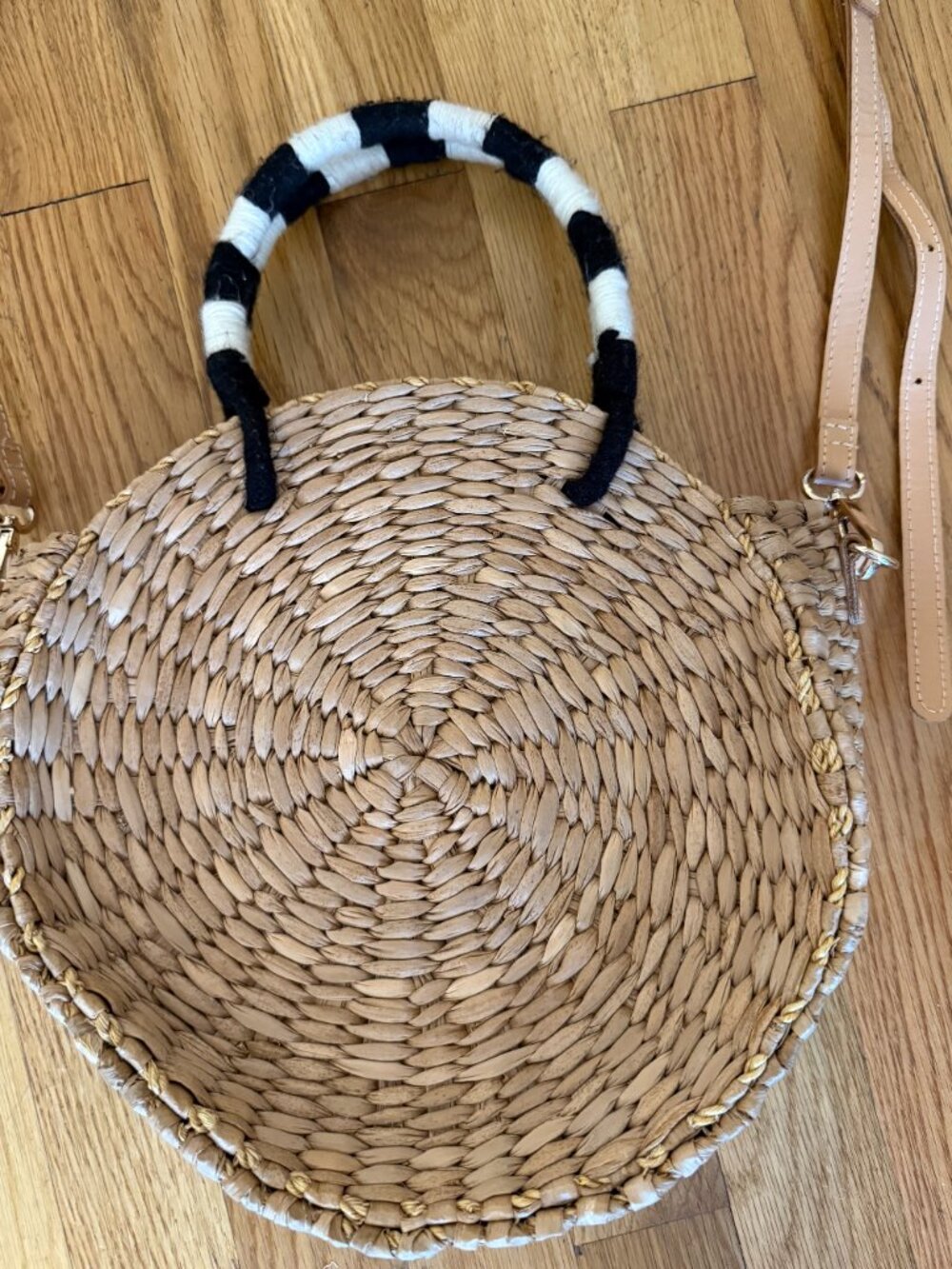 Kayu Round Straw Crossbody Bag